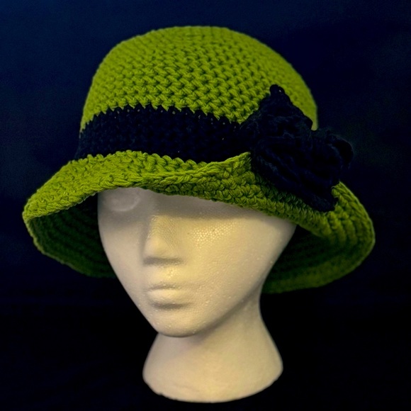 Women’s Cloche Hat - Picture 2 of 2